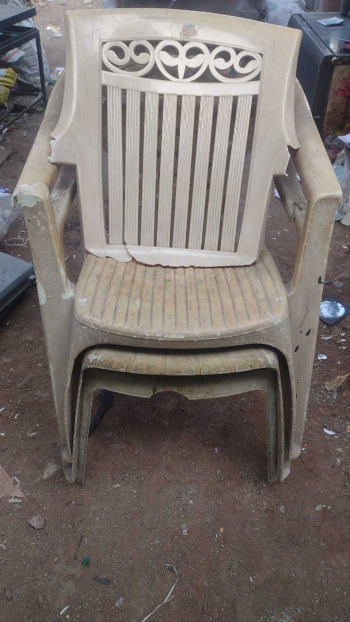 PLASTIC CHAIR
